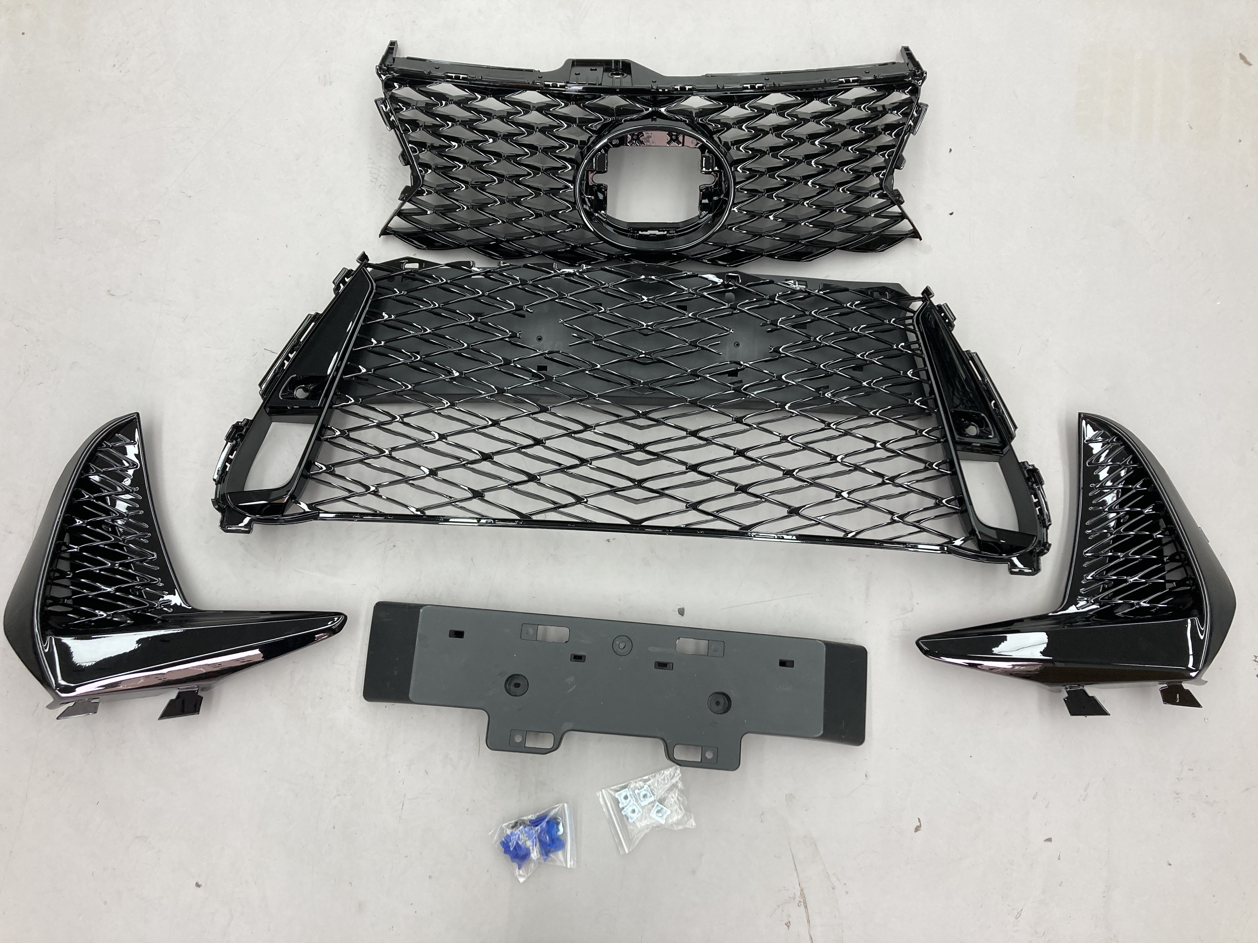 2017-2019 Lexus IS200t IS250 IS300 IS350 Convert to F-Sport Grille CA1007