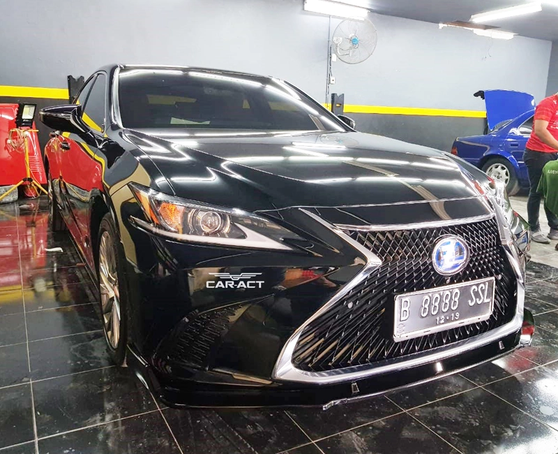 Front view of a 2023 Lexus ES300h with a flagship LS-style grille and frontlip conversion