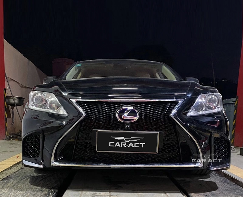 Detailed view of LS460 F-Sport Bumper spindle grille