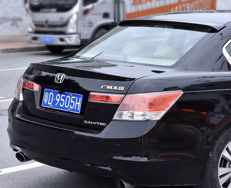 2009 Honda Accord Sedan with painted roof spoiler installed