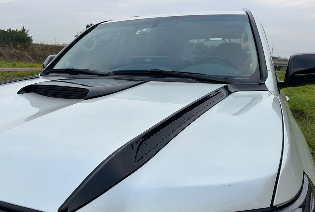 Land Cruiser aftermarket body kit installation