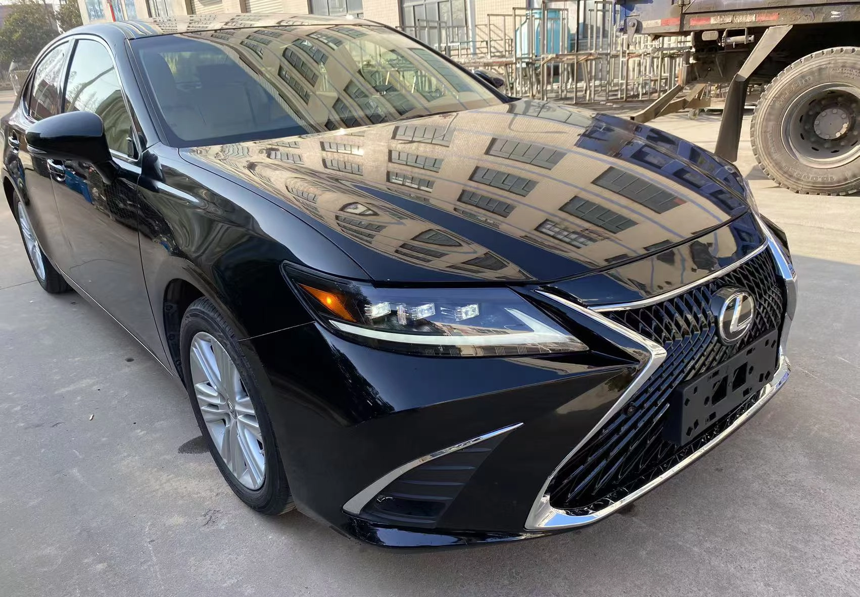 2013–2015 Lexus ES aftermarket headlight with LED daytime running lights