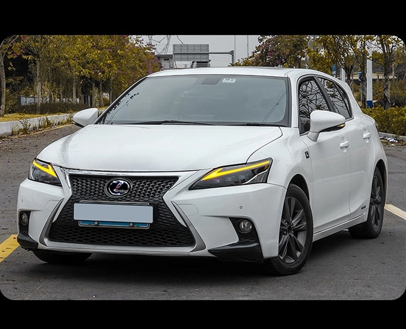 Lexus CT200h sequential LED turn signal headlights